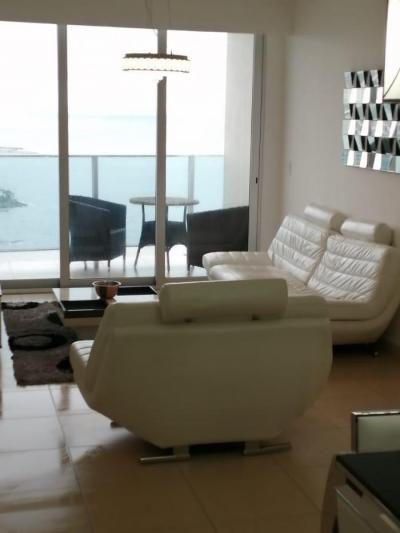 Aluga-se apartamento com 2 quartos e 2 banheiros no ph white. o ph tem:- zona social com vista mar