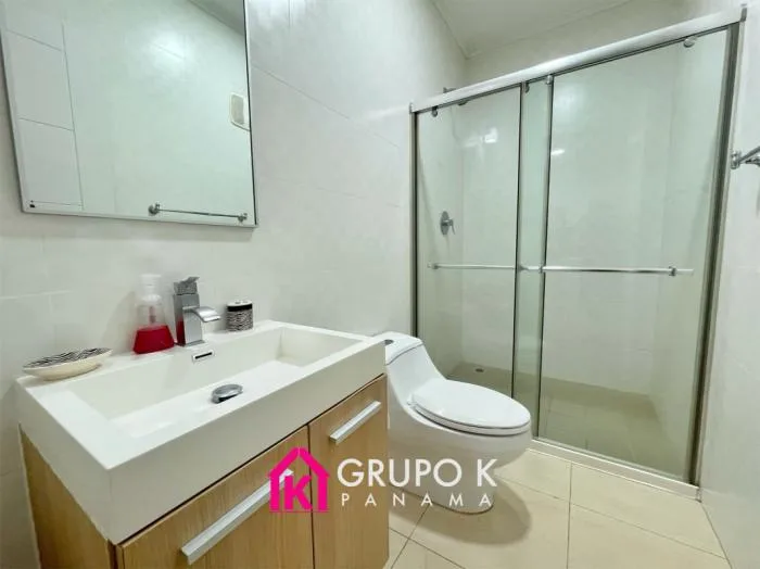 White Avenida Balboa Panama en alquiler — 4