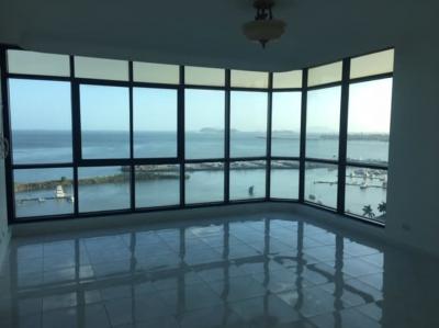 Miramar 3 habitaciones en alquiler. apartamento en miramar avenida balboa en alquiler