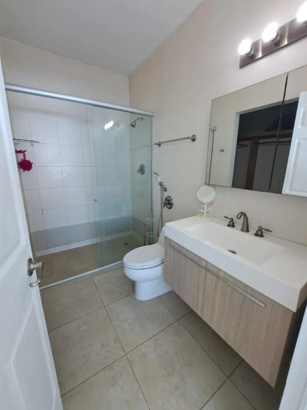 Apartamento en H2o Avenida Balboa en alquiler — 2
