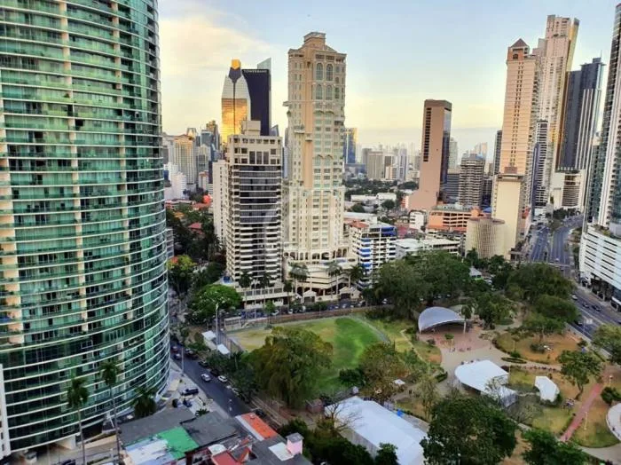Apartamento en Colores de bella vista Avenida Balboa en alquiler — 4