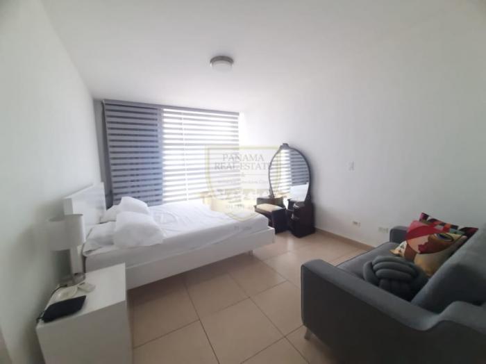 White 2 rooms for rent