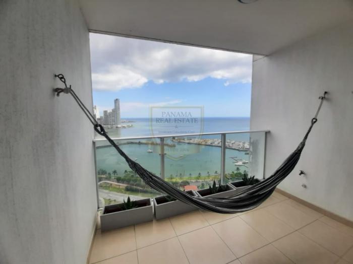 White 2 rooms for rent
