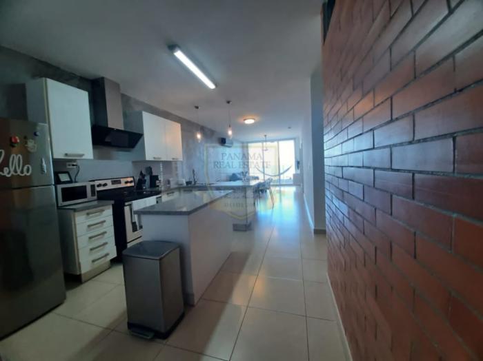 White 2 rooms for rent