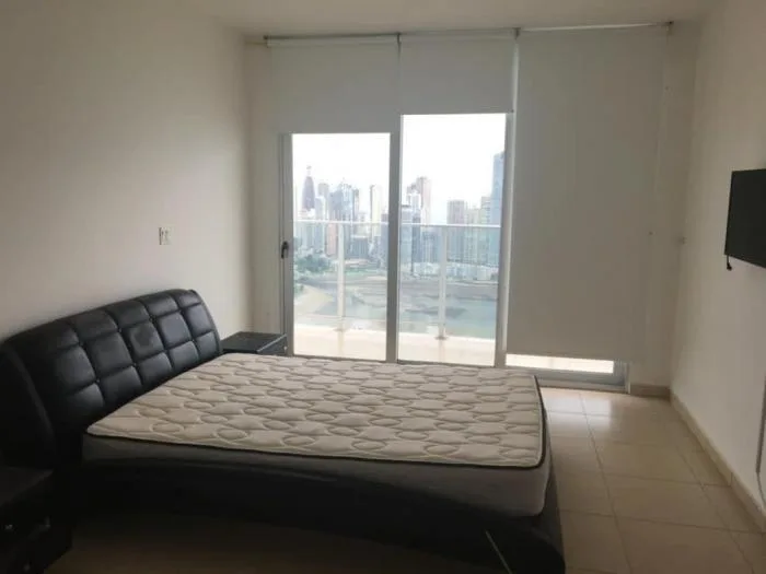 White tower Avenida Balboa Panama en alquiler — 3