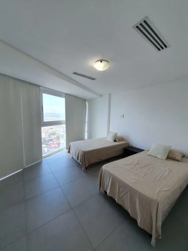 Apartamento en alquiler en Yacht club tower de 3 recamaras — 5