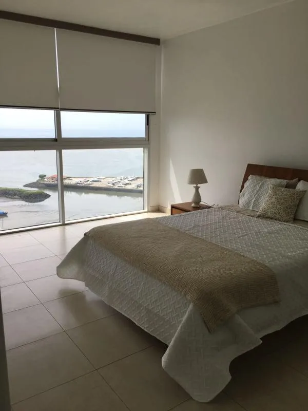 White Avenida Balboa Panama en alquiler — 5