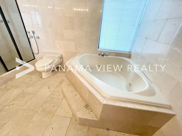 Apartamento en Miramar Avenida Balboa en alquiler