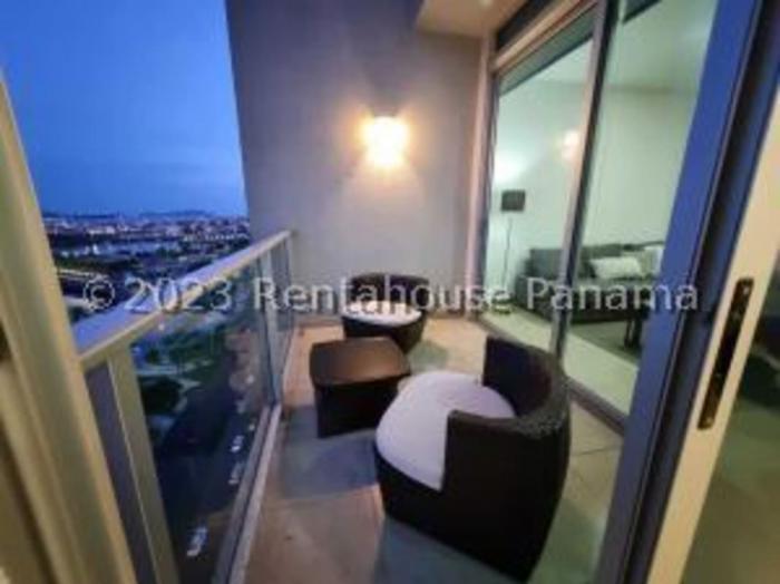 H2o avenida balboa panama for rent