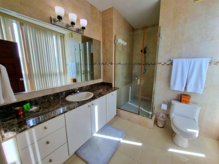 Grand bay tower 1 room for rent