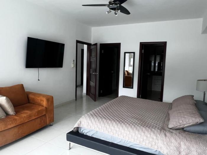Grand bay tower balboa avenue 1 room