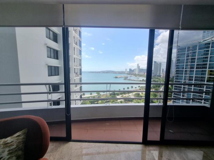 Apartment for rent in los delfines with 3 bedrooms