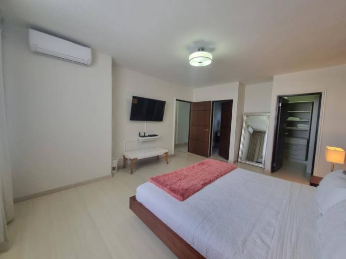 Apartment for rent in ph los delfines with 3 bedrooms