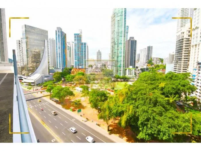 Apartamento en Torres miramar Avenida Balboa en alquiler — 2
