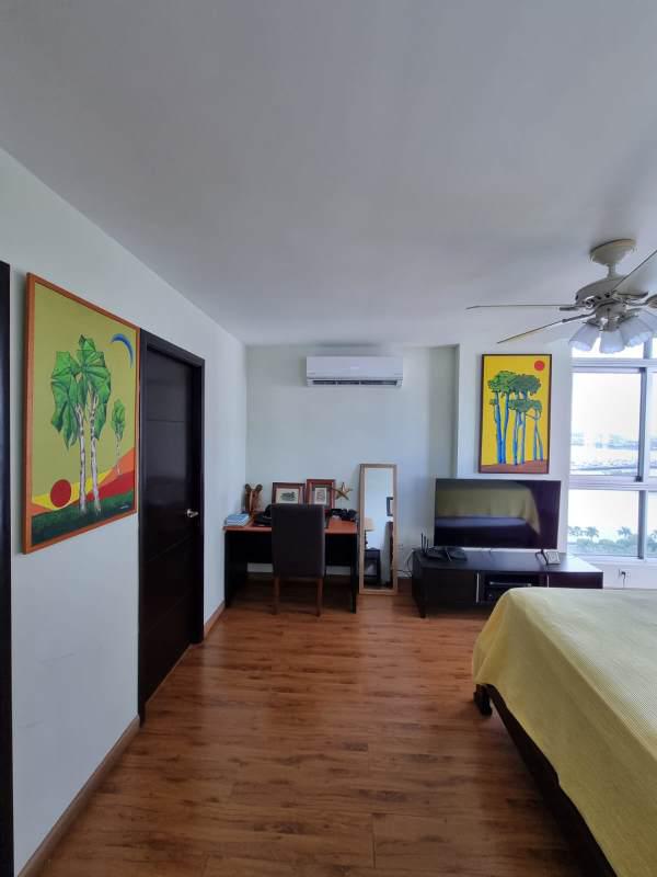 Bayfront tower 1 room for rent