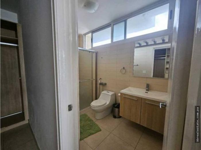 Apartamento en White de 3 recamaras en alquiler