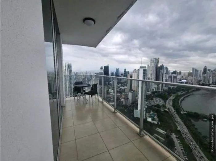 Apartamento en White de 3 recamaras en alquiler — 5