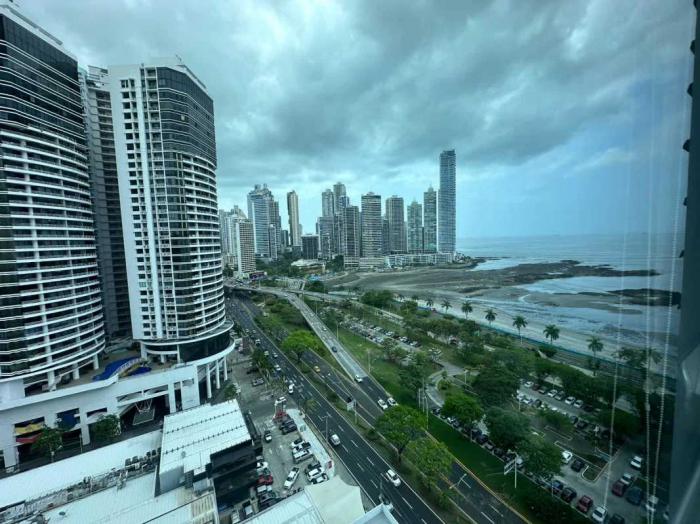 Apartment in bayfront tower avenue balboa for rent