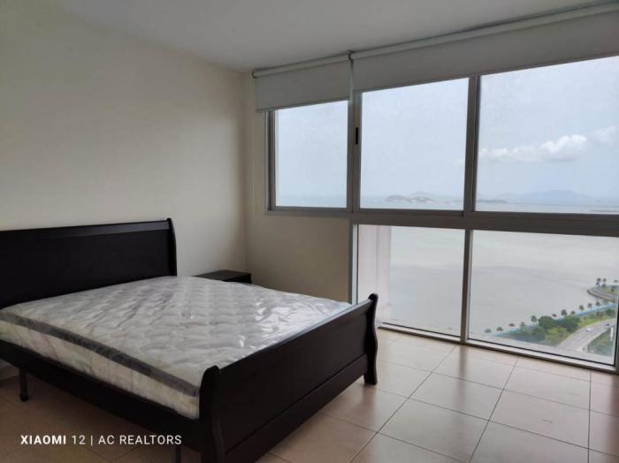 Apartamento en White de 2 recamaras en alquiler