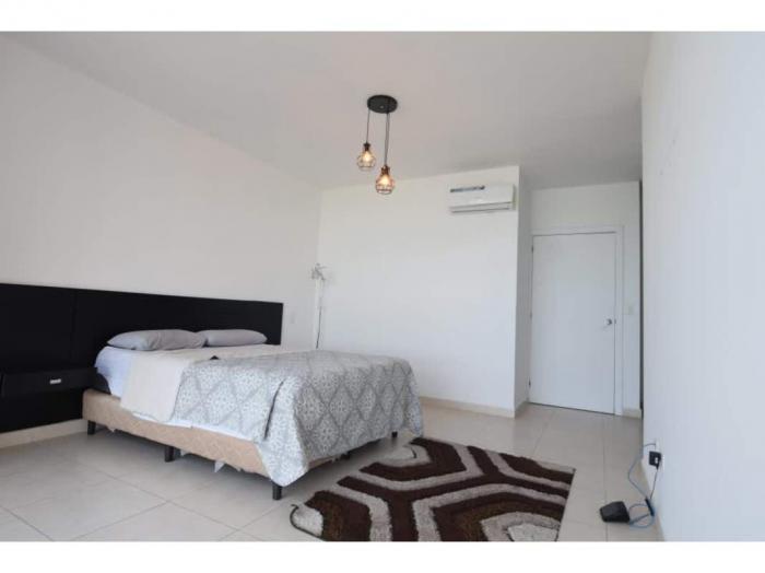 Apartment in waters on the bay avenue balboa for rent