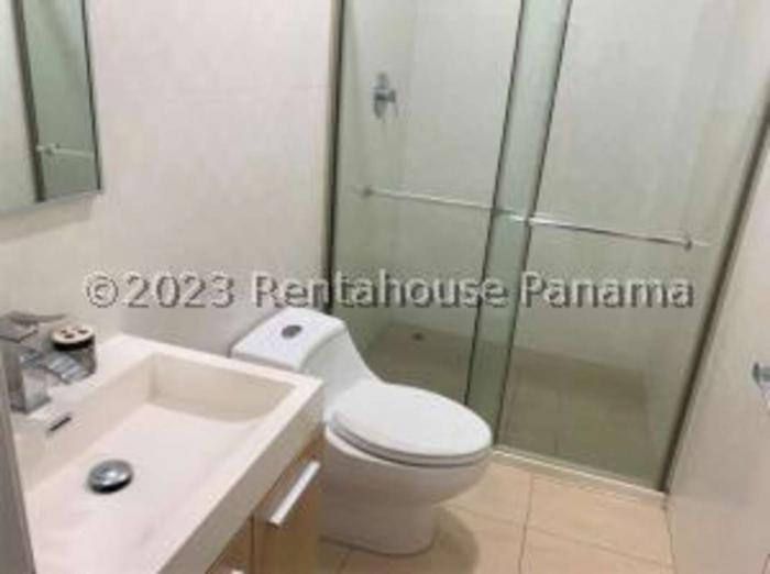 Venta de apartamento en White tower 2 recamaras