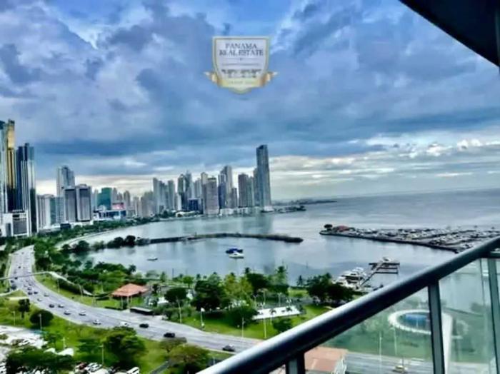 Yacht club tower Avenida Balboa 2 recamaras