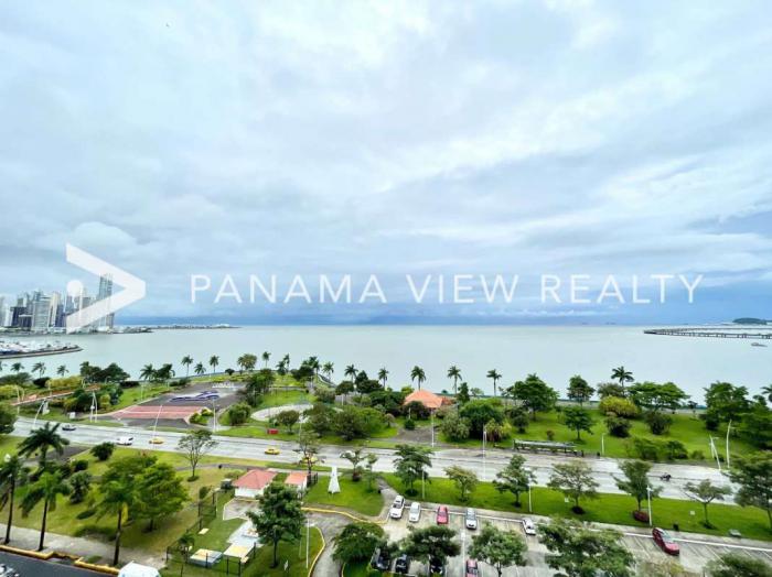 Apartment in rivage avenue balboa for sale