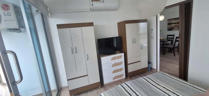 2-bedroom apartment in bayfront tower for rent