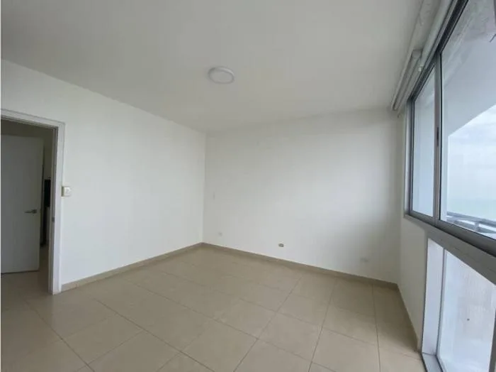 Alquiler de apartamento en White tower 2 habitaciones — 4