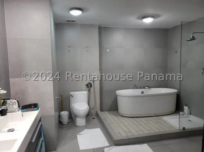 Apartamento en venta en Yacht club de 2 habitaciones — 4