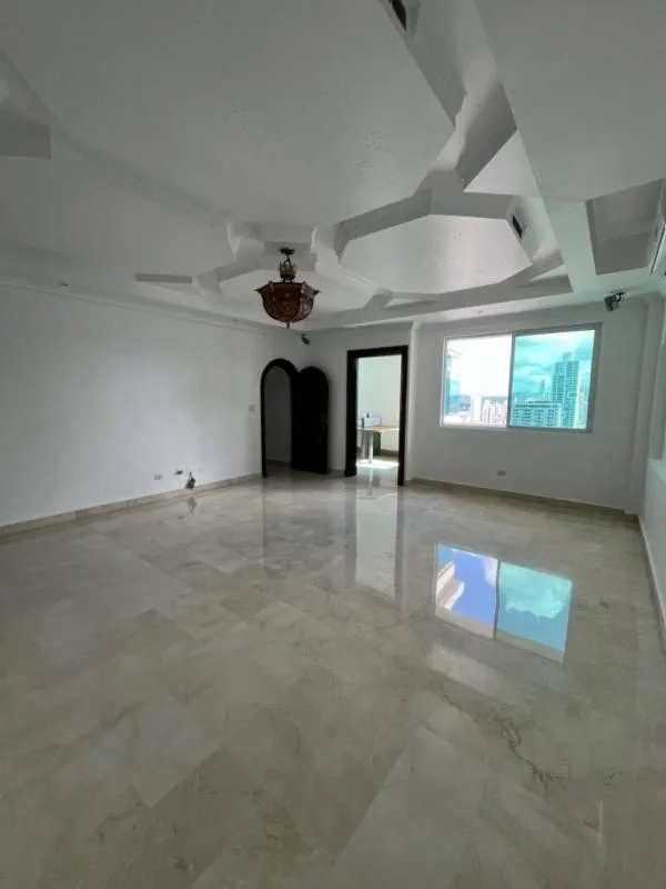 Apartamento en Miramar de 5 habitaciones en alquiler — 2