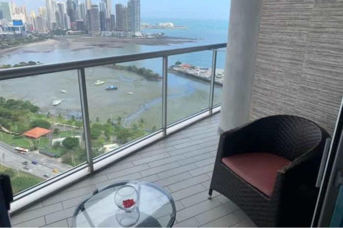 Alquiler de apartamento en Yacht club tower 3 habitaciones