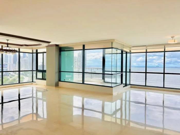 Apartamento en Miramar Avenida Balboa en alquiler — 3