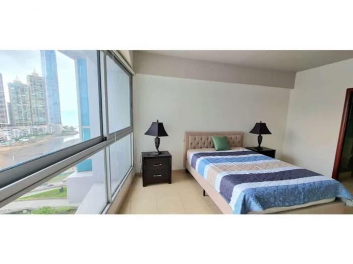 Grand bay avenida balboa panama for rent