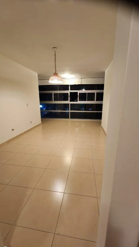 White Avenida Balboa Panama en alquiler — 2