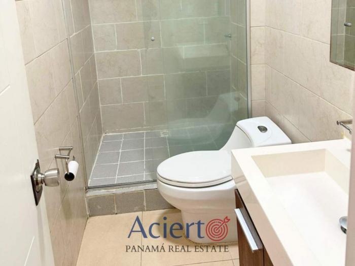Apartamento en White de 2 recamaras en alquiler