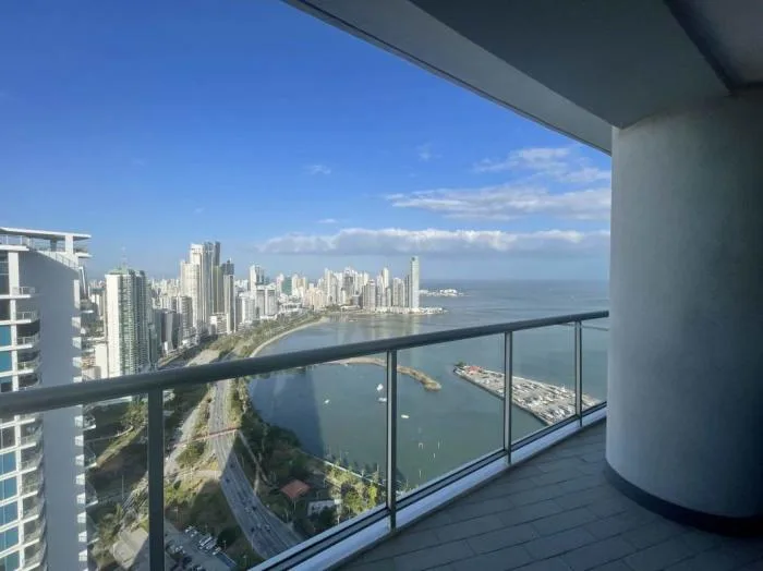 Apartamento en alquiler en Yacht club tower de 3 habitaciones — 4