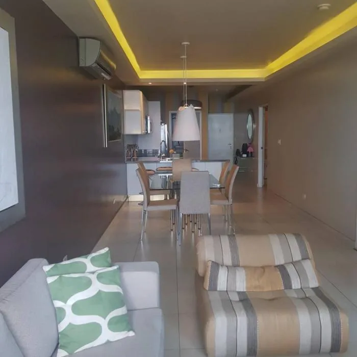 White Avenida Balboa Panama en alquiler — 4