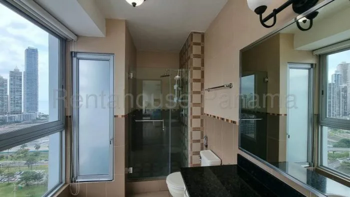 Apartamento en Bayfront de 2 habitaciones en alquiler — 2