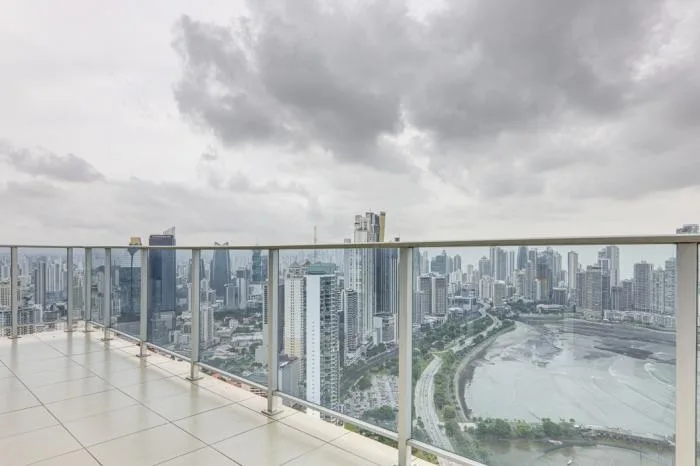 White tower avenida balboa panama en venta. white tower  panama amoblado en venta