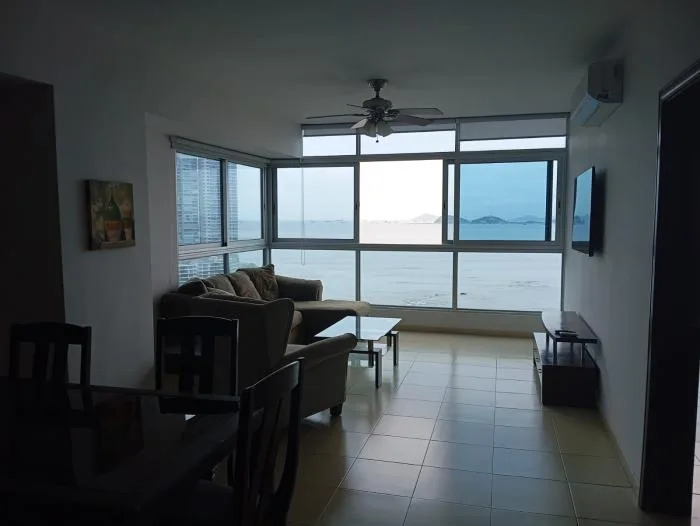 Unmissable 2-bedroom ocean view apartment in grand bay tower at a bargain price. Simply spectacular. 2 bedrooms. — 2