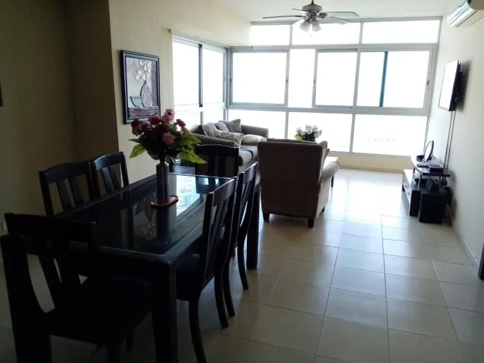 Unmissable 2-bedroom ocean view apartment in grand bay tower at a bargain price. Simply spectacular. 2 bedrooms. — 3