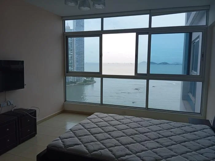 Unmissable 2-bedroom ocean view apartment in grand bay tower at a bargain price. Simply spectacular. 2 bedrooms. — 4