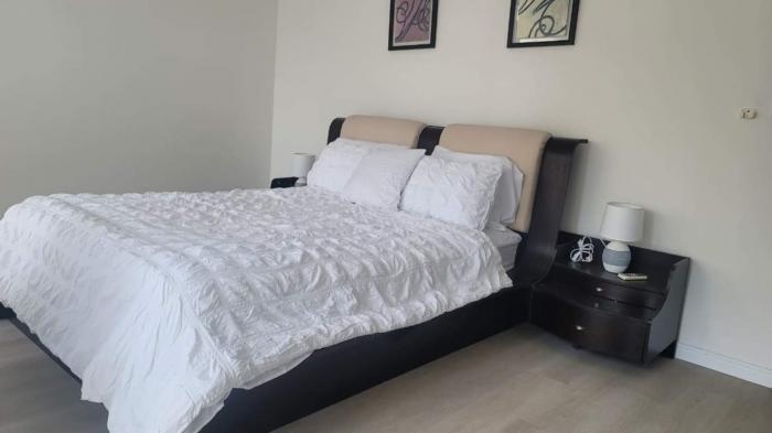 One-bedroom apartment for rent in bayfront