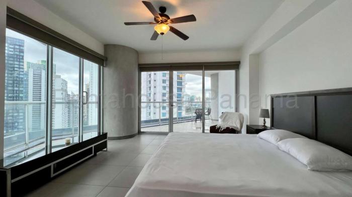Yacht club  Panama amoblado en venta