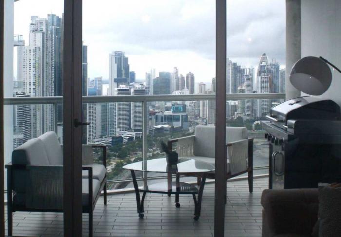 Apartamento en venta en Yacht club tower de 2 habitaciones