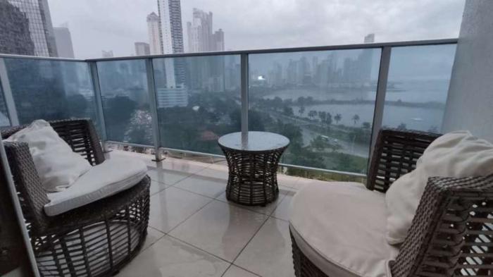 Apartamento en venta en White tower de 2 habitaciones