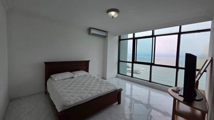 Torres miramar Balboa Avenue, 2 bedrooms