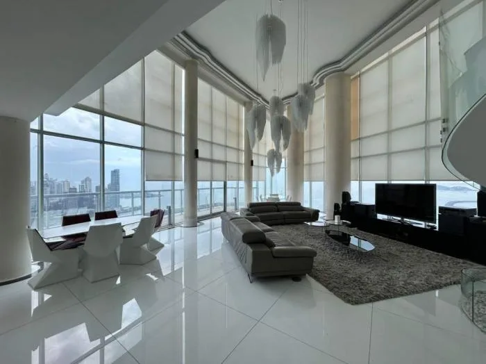Apartamento en venta en Yacht club de 3 habitaciones — 2