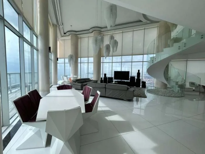 Apartamento en venta en Yacht club de 3 habitaciones — 3